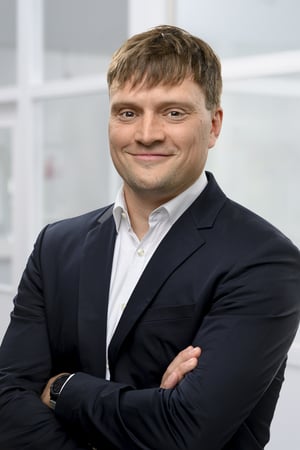Simon_Zander_hoch_2_1