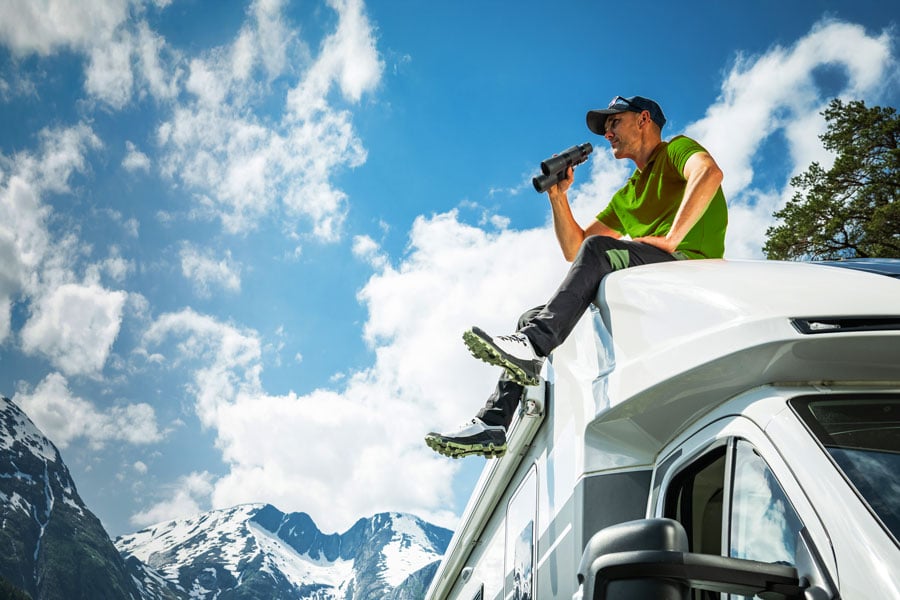 adventurer-enjoying-scenic-view-on-a-camper-van-900x600px_260415 adventurer-enjoying-scenic-view-on-a-camper-van-900x600px_260415